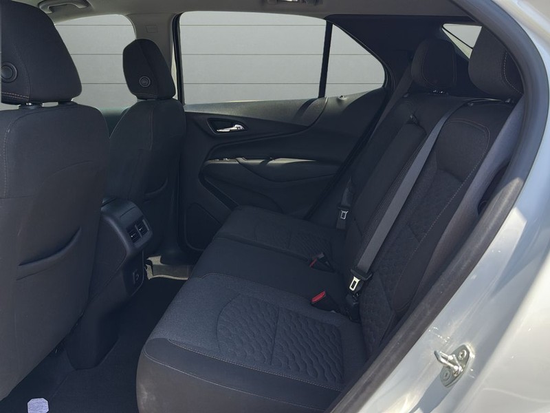 Chevrolet Equinox Vehicle Full-screen Gallery Image 16