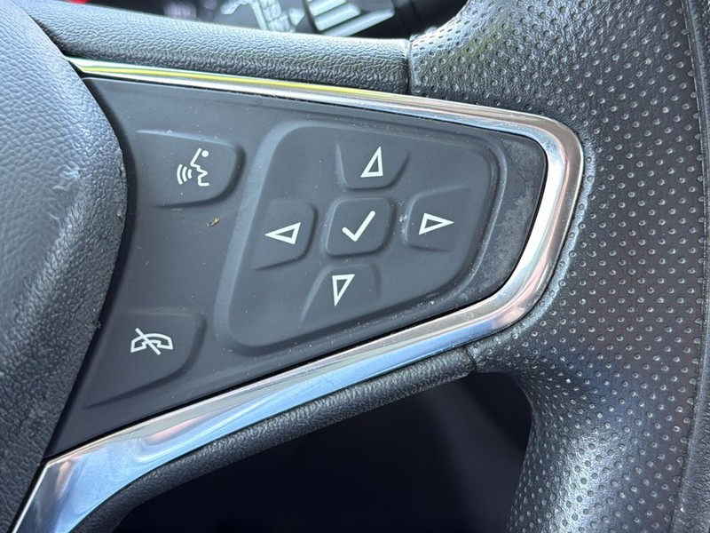 Chevrolet Equinox Vehicle Full-screen Gallery Image 18