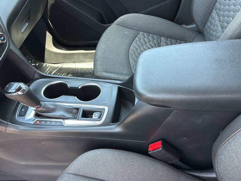 Chevrolet Equinox Vehicle Full-screen Gallery Image 19