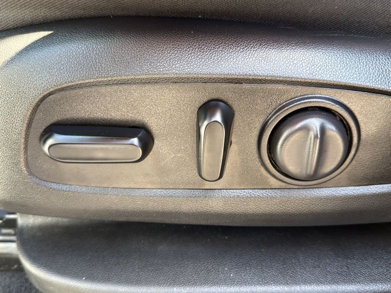 Chevrolet Equinox Vehicle Full-screen Gallery Image 20