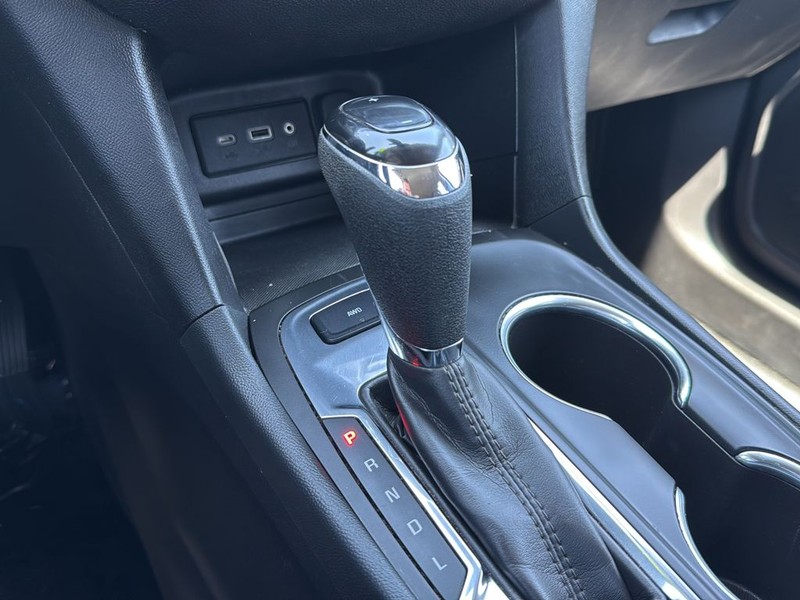 Chevrolet Equinox Vehicle Full-screen Gallery Image 24