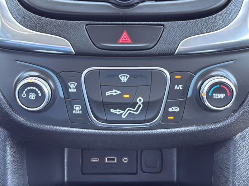 Chevrolet Equinox Vehicle Full-screen Gallery Image 26