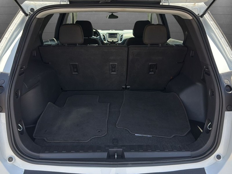 Chevrolet Equinox Vehicle Full-screen Gallery Image 29
