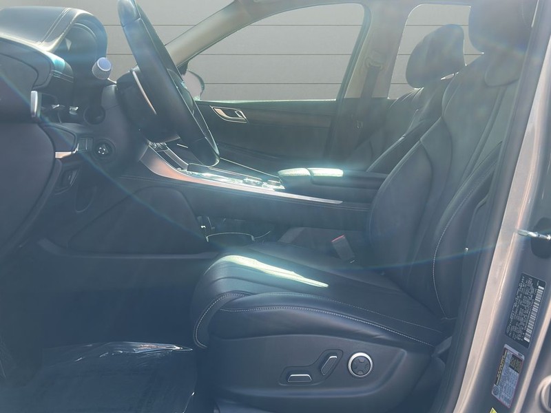 Genesis GV80 Vehicle Full-screen Gallery Image 10