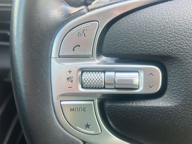 Genesis GV80 Vehicle Full-screen Gallery Image 16