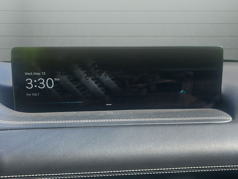 Genesis GV80 Vehicle Full-screen Gallery Image 18