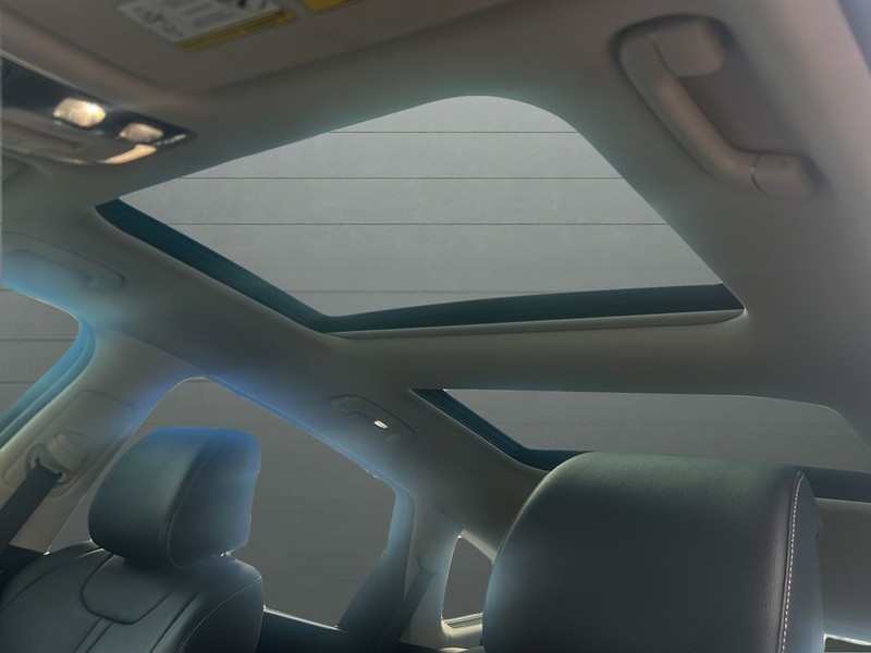Genesis GV80 Vehicle Full-screen Gallery Image 21