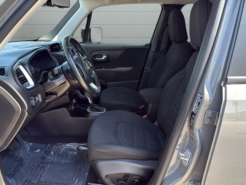 Jeep Renegade Vehicle Full-screen Gallery Image 10