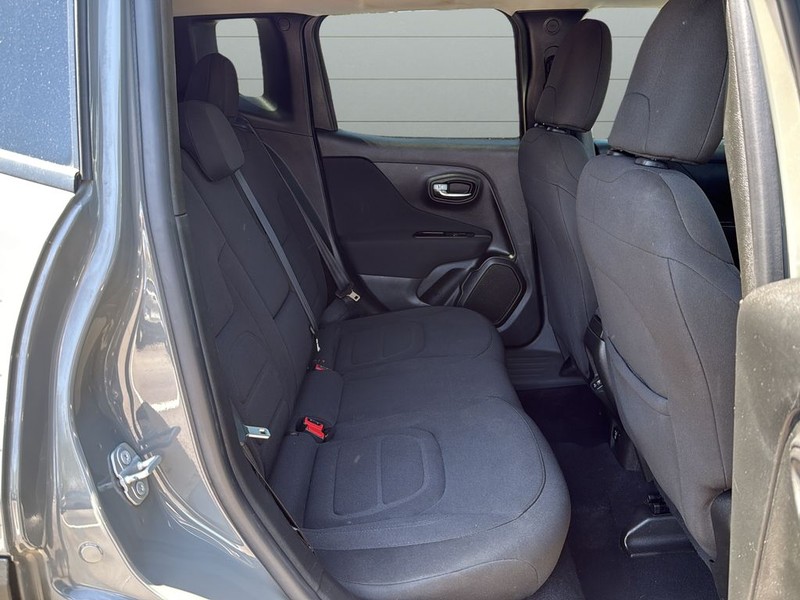Jeep Renegade Vehicle Full-screen Gallery Image 14