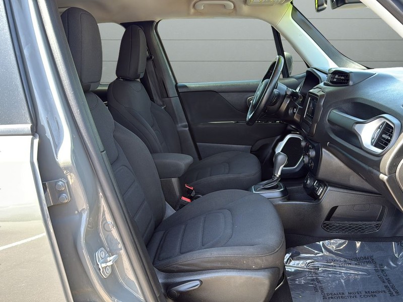 Jeep Renegade Vehicle Full-screen Gallery Image 15