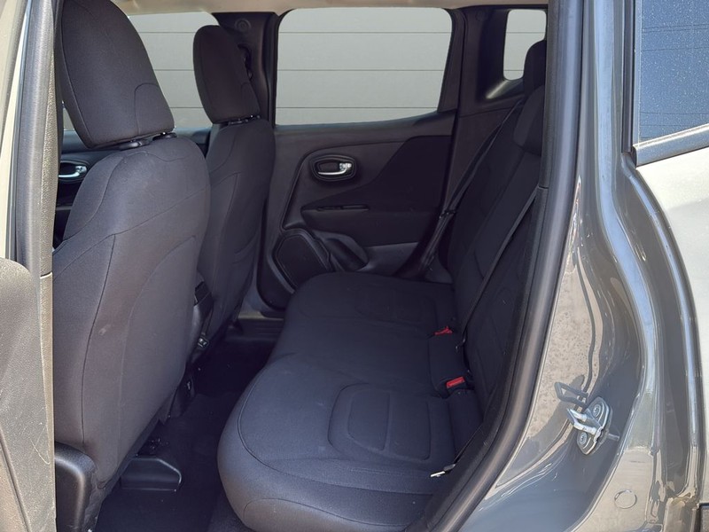 Jeep Renegade Vehicle Full-screen Gallery Image 16