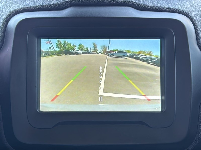 Jeep Renegade Vehicle Full-screen Gallery Image 23
