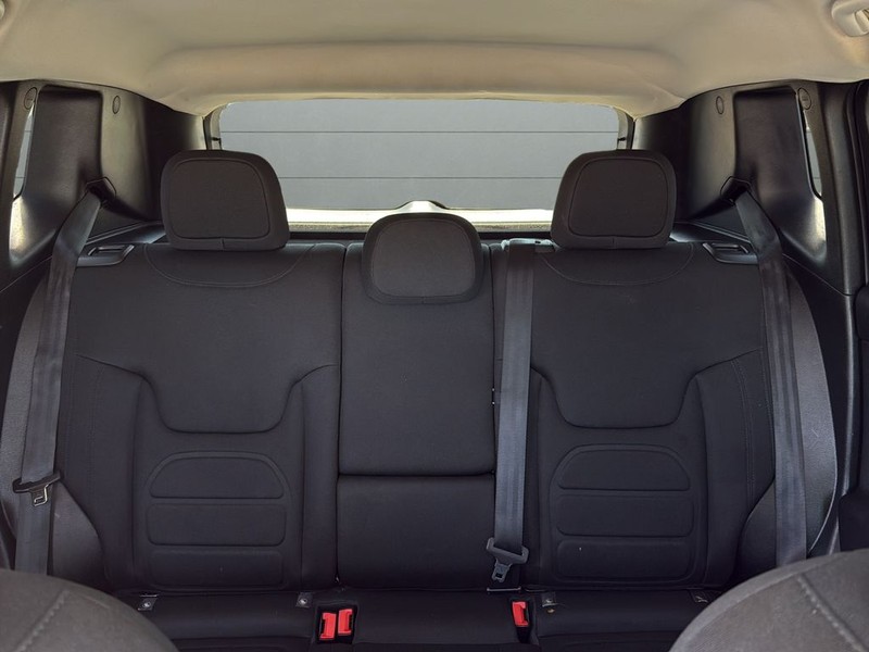 Jeep Renegade Vehicle Full-screen Gallery Image 27