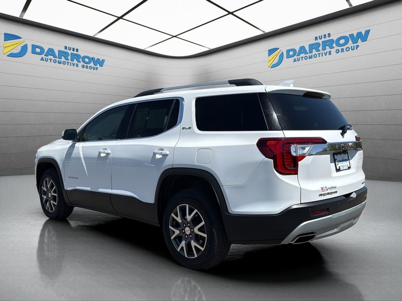 GMC Acadia Vehicle Full-screen Gallery Image 3