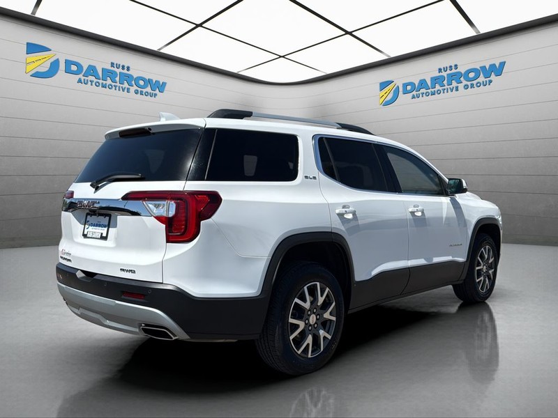 GMC Acadia Vehicle Full-screen Gallery Image 5
