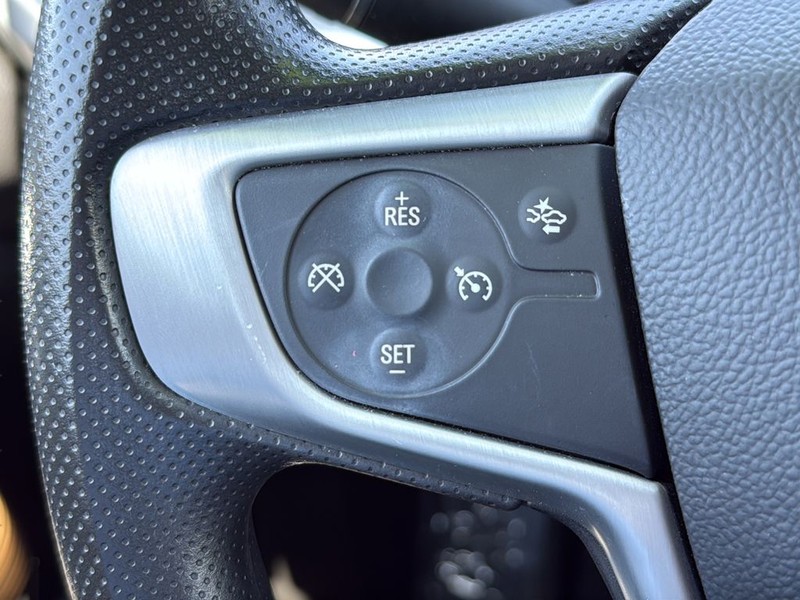 GMC Acadia Vehicle Full-screen Gallery Image 9