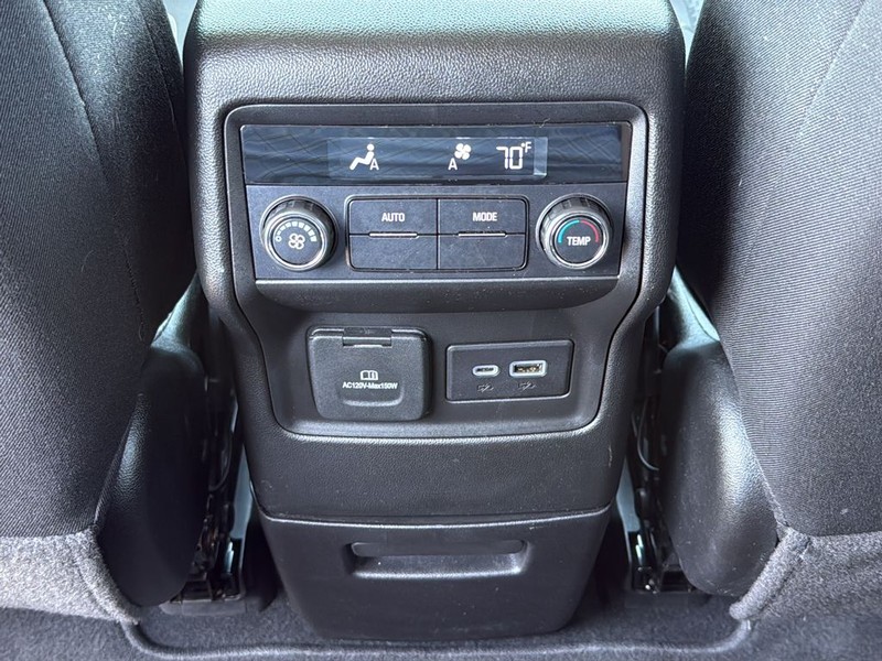 GMC Acadia Vehicle Full-screen Gallery Image 17