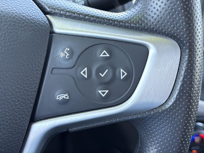 GMC Acadia Vehicle Full-screen Gallery Image 18