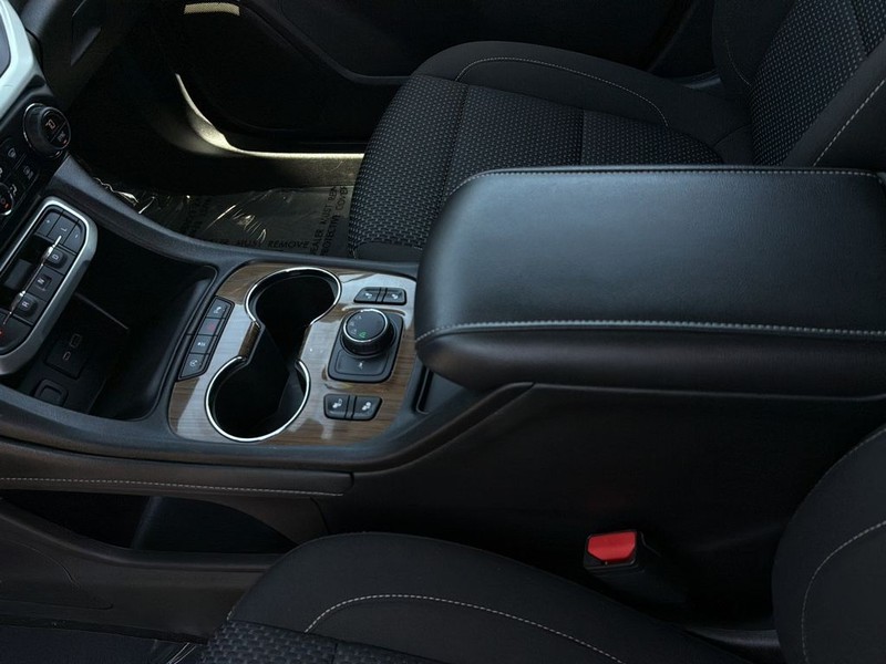GMC Acadia Vehicle Full-screen Gallery Image 19