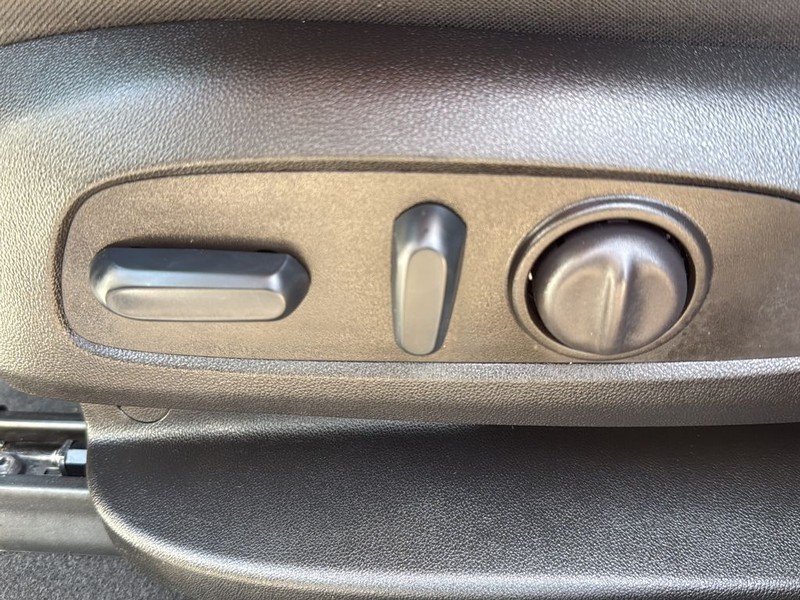 GMC Acadia Vehicle Full-screen Gallery Image 20