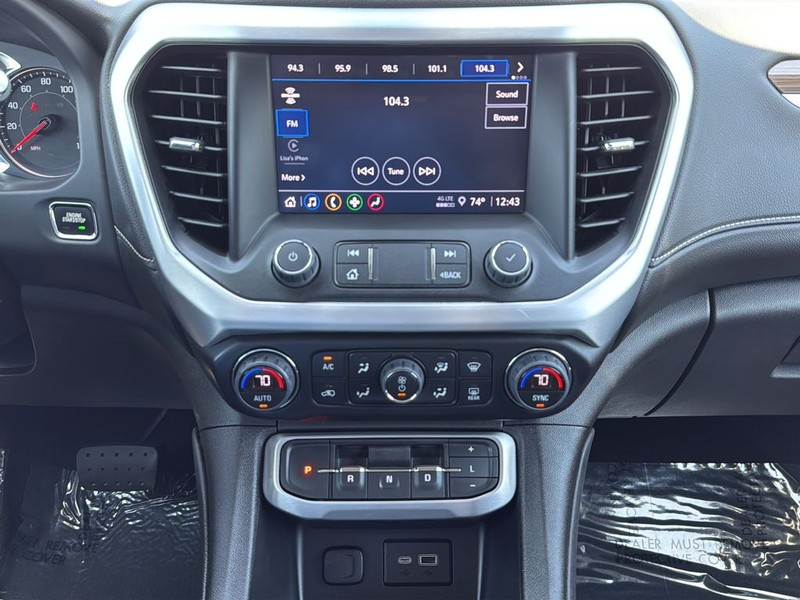 GMC Acadia Vehicle Full-screen Gallery Image 21