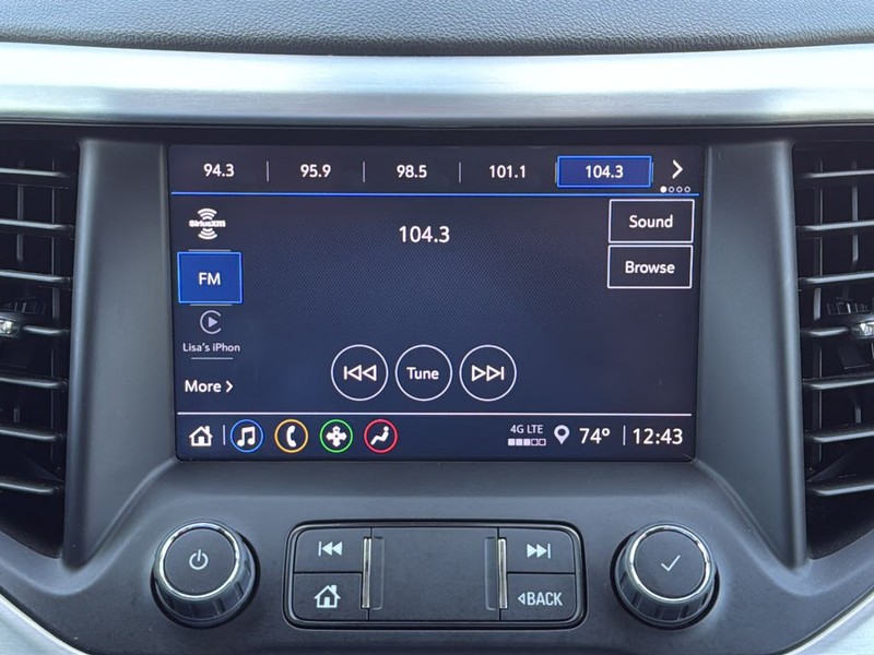 GMC Acadia Vehicle Full-screen Gallery Image 22
