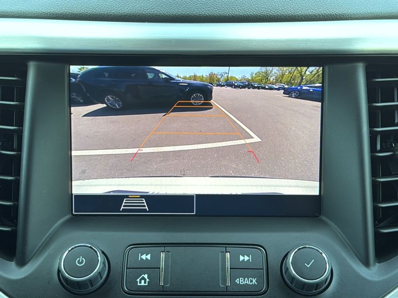 GMC Acadia Vehicle Full-screen Gallery Image 23