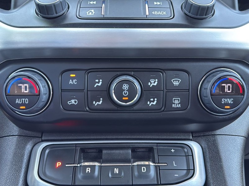 GMC Acadia Vehicle Full-screen Gallery Image 26