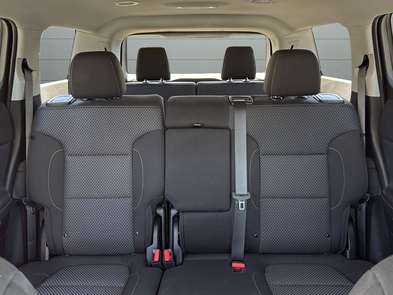 GMC Acadia Vehicle Full-screen Gallery Image 27