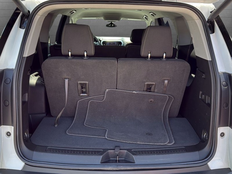 GMC Acadia Vehicle Full-screen Gallery Image 29