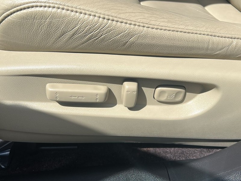 Acura MDX Vehicle Full-screen Gallery Image 10