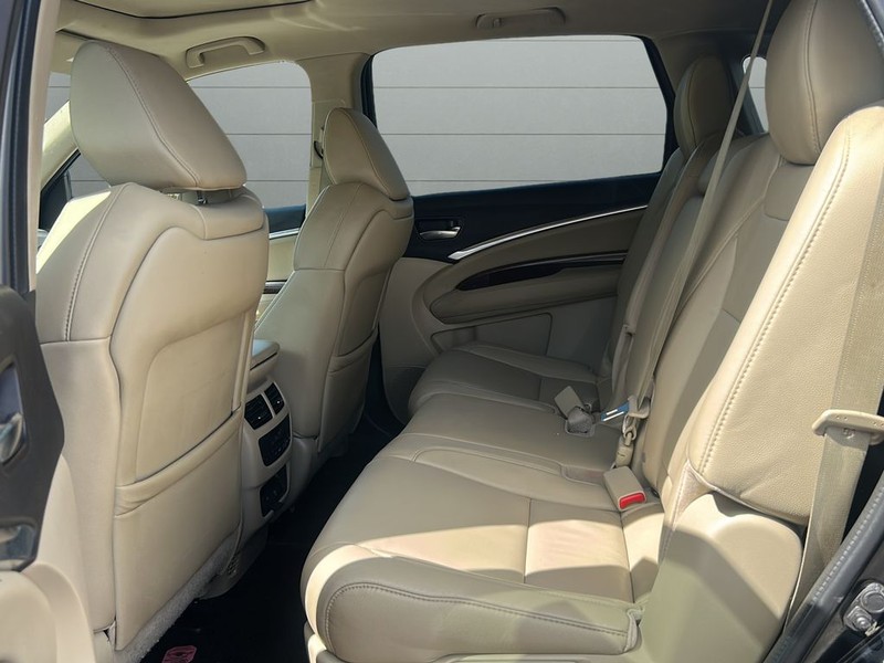 Acura MDX Vehicle Full-screen Gallery Image 13