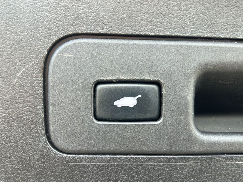 Acura MDX Vehicle Full-screen Gallery Image 15