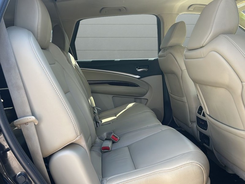 Acura MDX Vehicle Full-screen Gallery Image 16