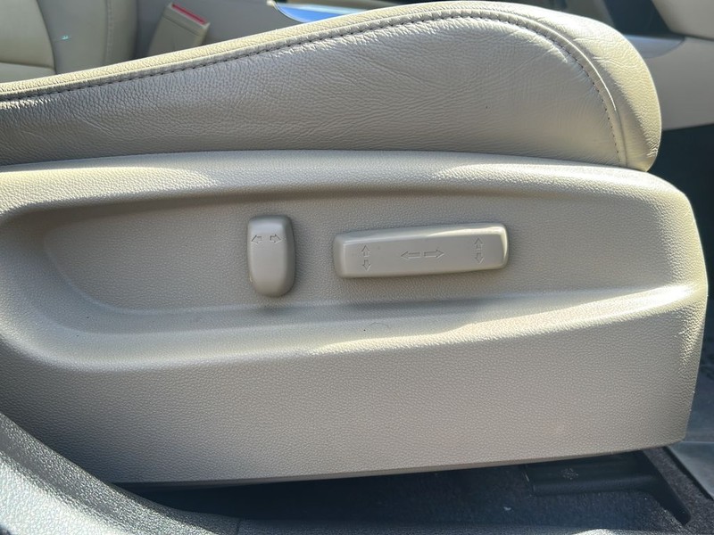 Acura MDX Vehicle Full-screen Gallery Image 17