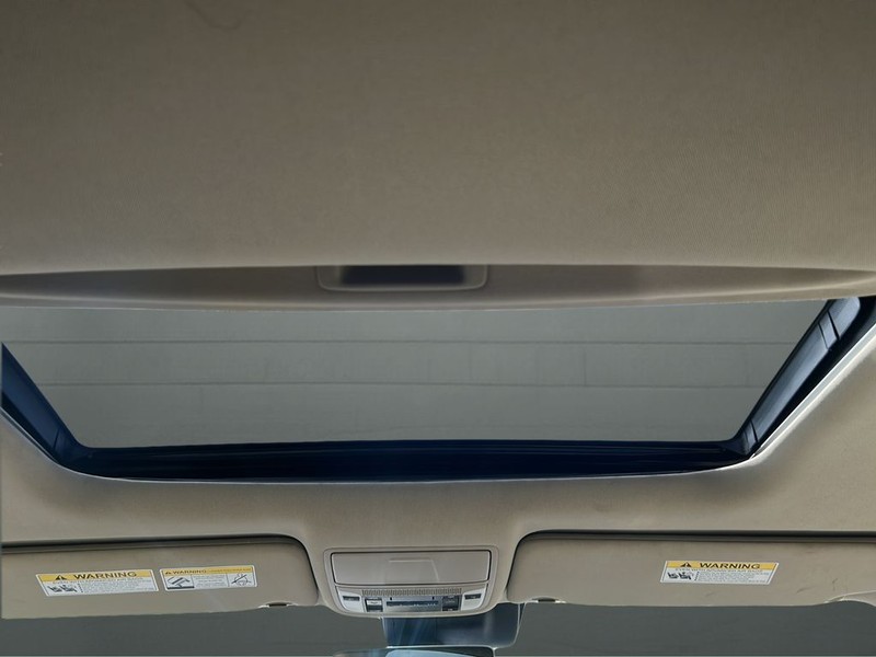 Acura MDX Vehicle Full-screen Gallery Image 20