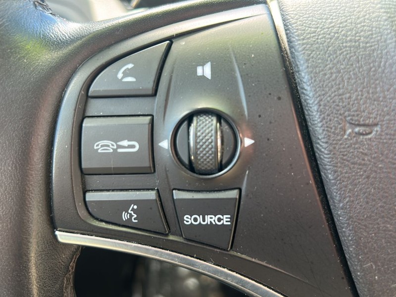 Acura MDX Vehicle Full-screen Gallery Image 21