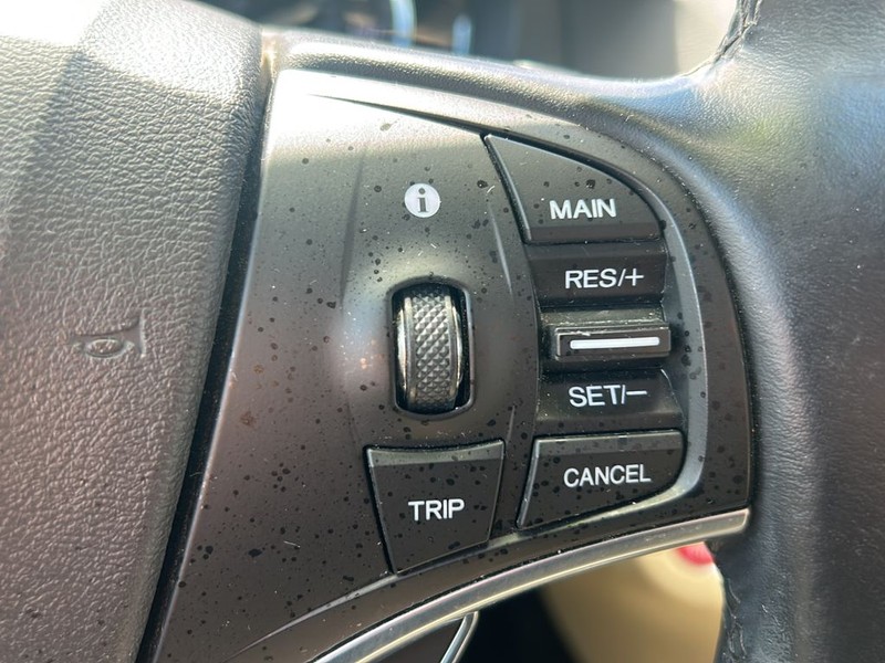 Acura MDX Vehicle Full-screen Gallery Image 23