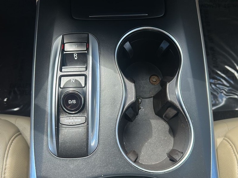 Acura MDX Vehicle Full-screen Gallery Image 28