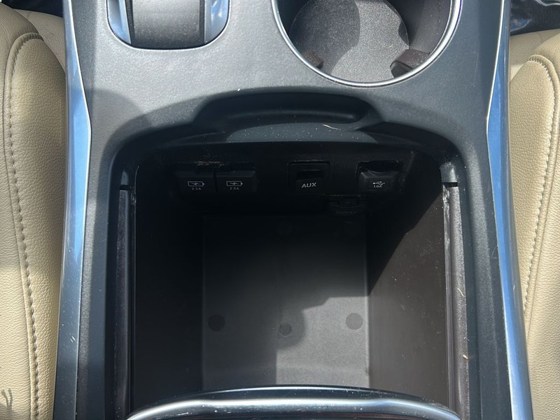 Acura MDX Vehicle Full-screen Gallery Image 29