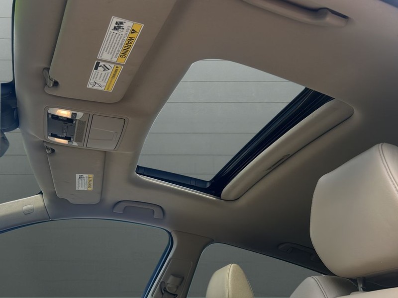 Acura MDX Vehicle Full-screen Gallery Image 31