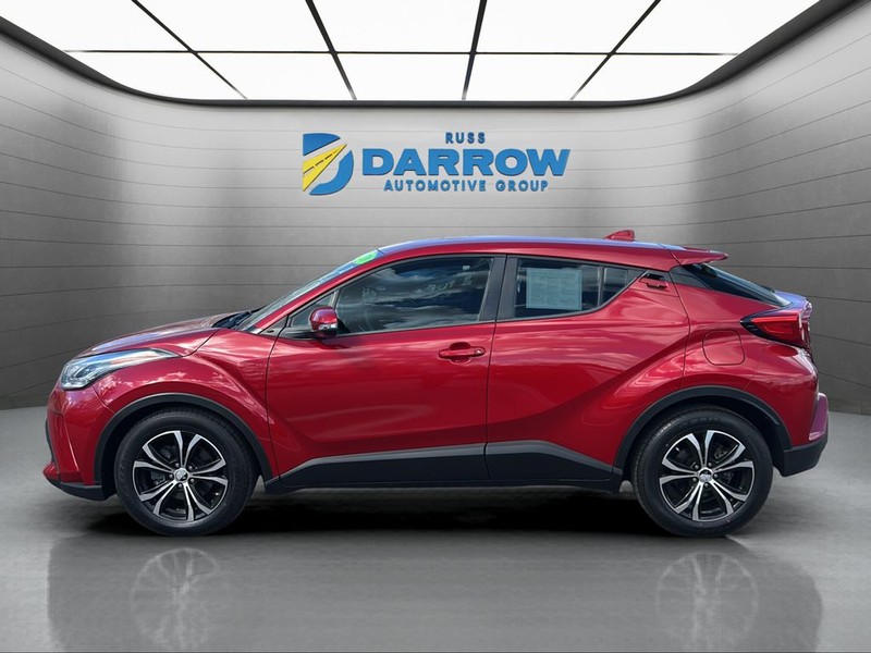 Toyota C-HR Vehicle Full-screen Gallery Image 2