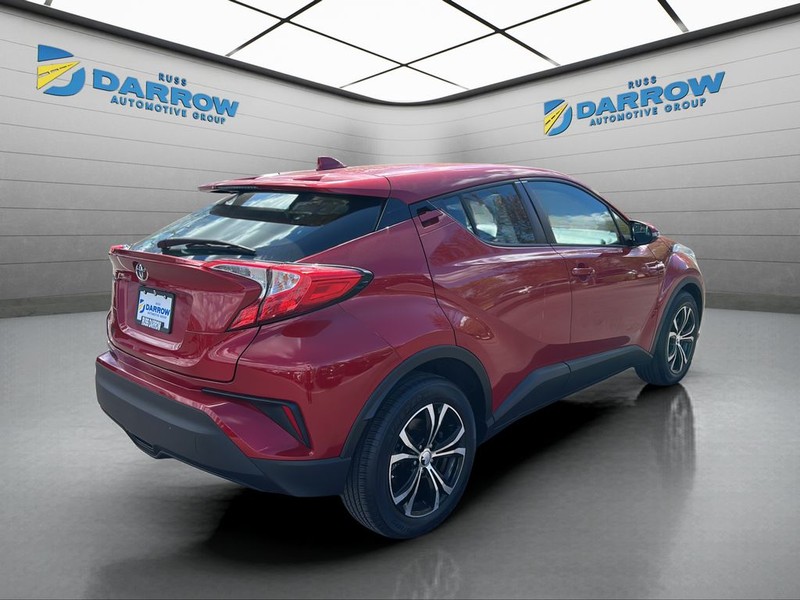 Toyota C-HR Vehicle Full-screen Gallery Image 5