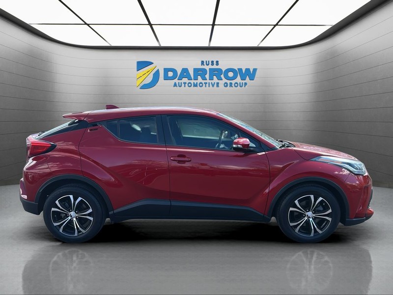 Toyota C-HR Vehicle Full-screen Gallery Image 6