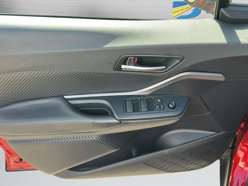 Toyota C-HR Vehicle Full-screen Gallery Image 9