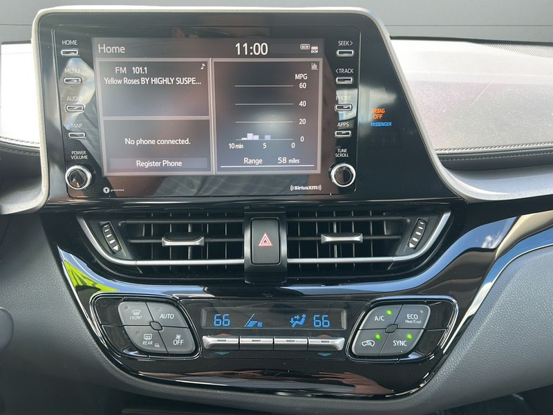 Toyota C-HR Vehicle Full-screen Gallery Image 19