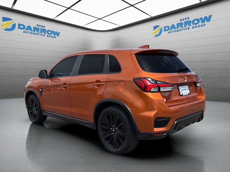 Mitsubishi Outlander Sport Vehicle Full-screen Gallery Image 3