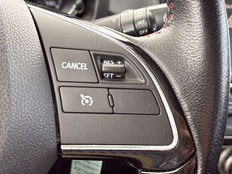 Mitsubishi Outlander Sport Vehicle Full-screen Gallery Image 17