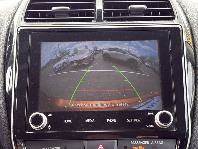 Mitsubishi Outlander Sport Vehicle Full-screen Gallery Image 21