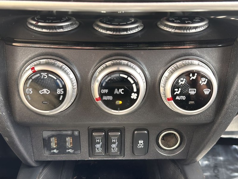 Mitsubishi Outlander Sport Vehicle Full-screen Gallery Image 23